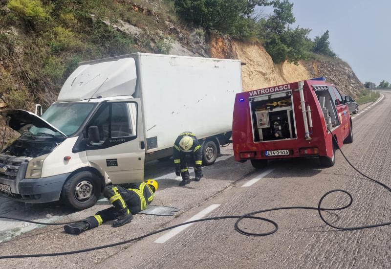 Mostar - Stolac | Vatrogasci gasili požar na vozilu